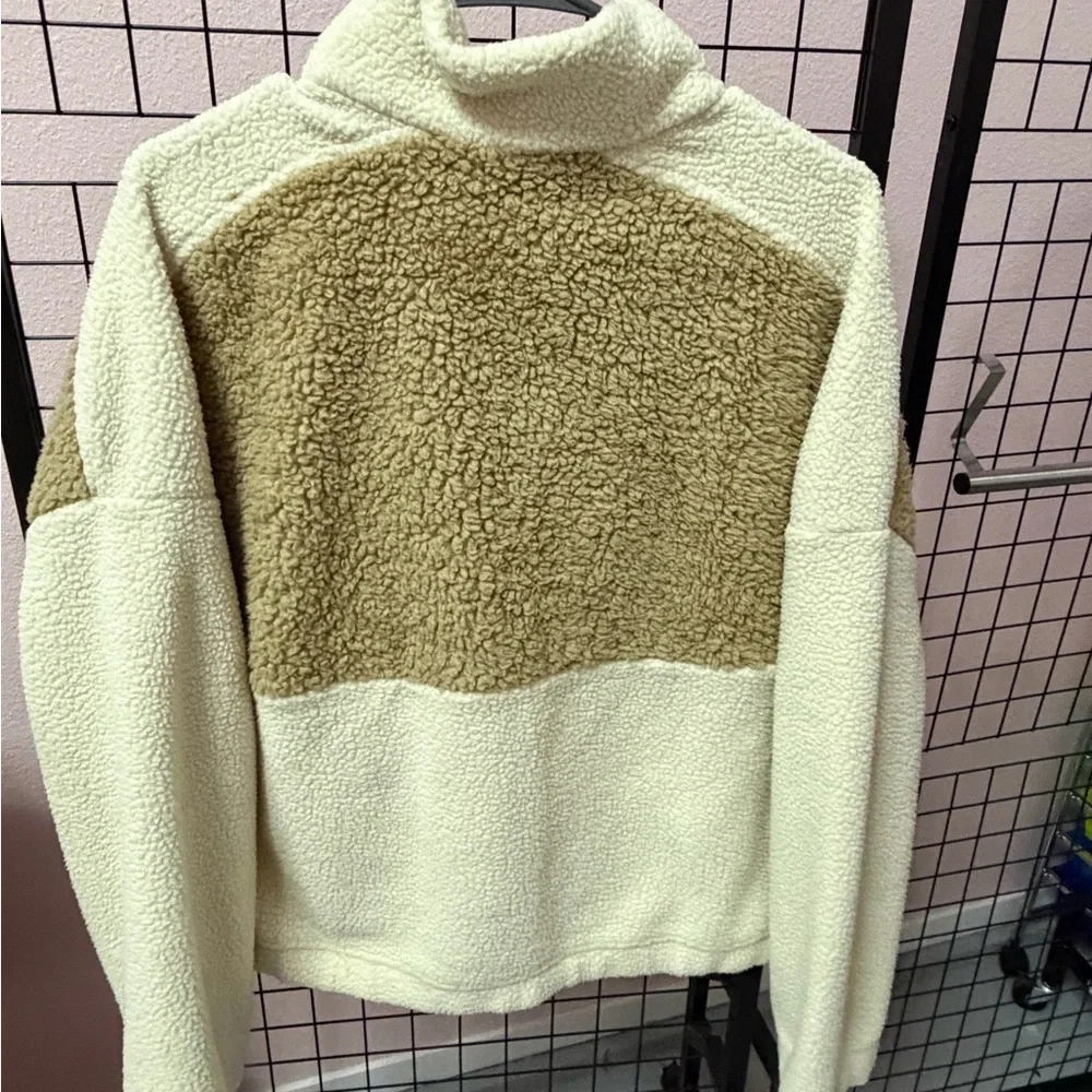 Columbia Tan and Cream Sherpa Jacket - Picture 3 of 3